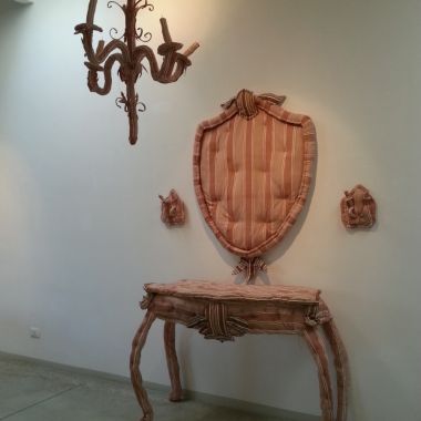 Silvia Manazza | Italia, Inizio XXI Secolo, rara consolle in stile post-consumismo