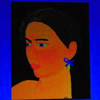  | Fluo Frown Woman under a UV lamp